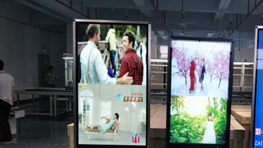 Baoan International Airport Multimedia LCD Advertising Machine